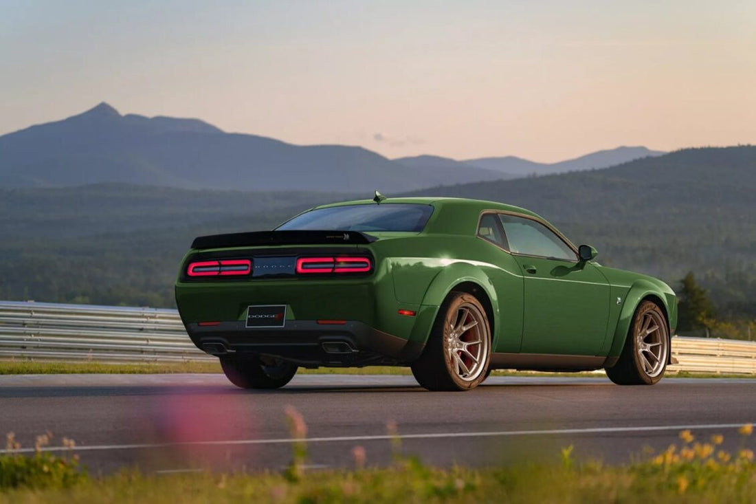 Dodge Challenger y Charger Scat Pack Swinger: Un Tributo a la Era Dorada